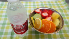 20150403ブログ写真炭酸水とフルーツ-thumb-240x135-3670